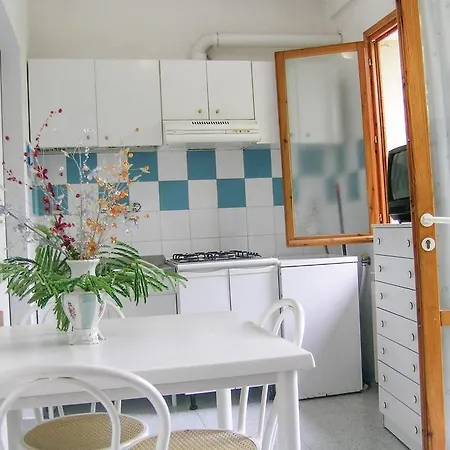Viale Trappes 9 Apartman *