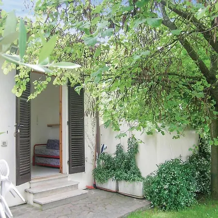 Viale Trappes 9 *